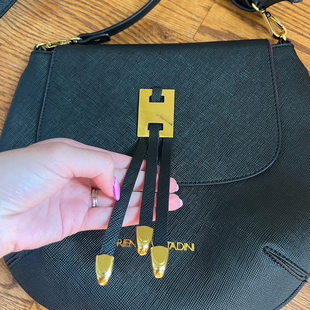 ▪️ADRIENNE VITTADINI: Women’s black crossbody purse w/tassel accent & snap▪️ - Picture 5 of 12